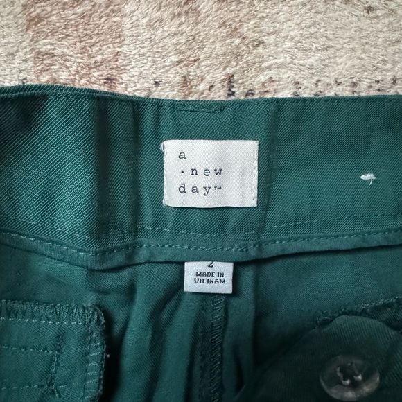 Chic Green Wide-Leg Pants - Picture 3 of 5